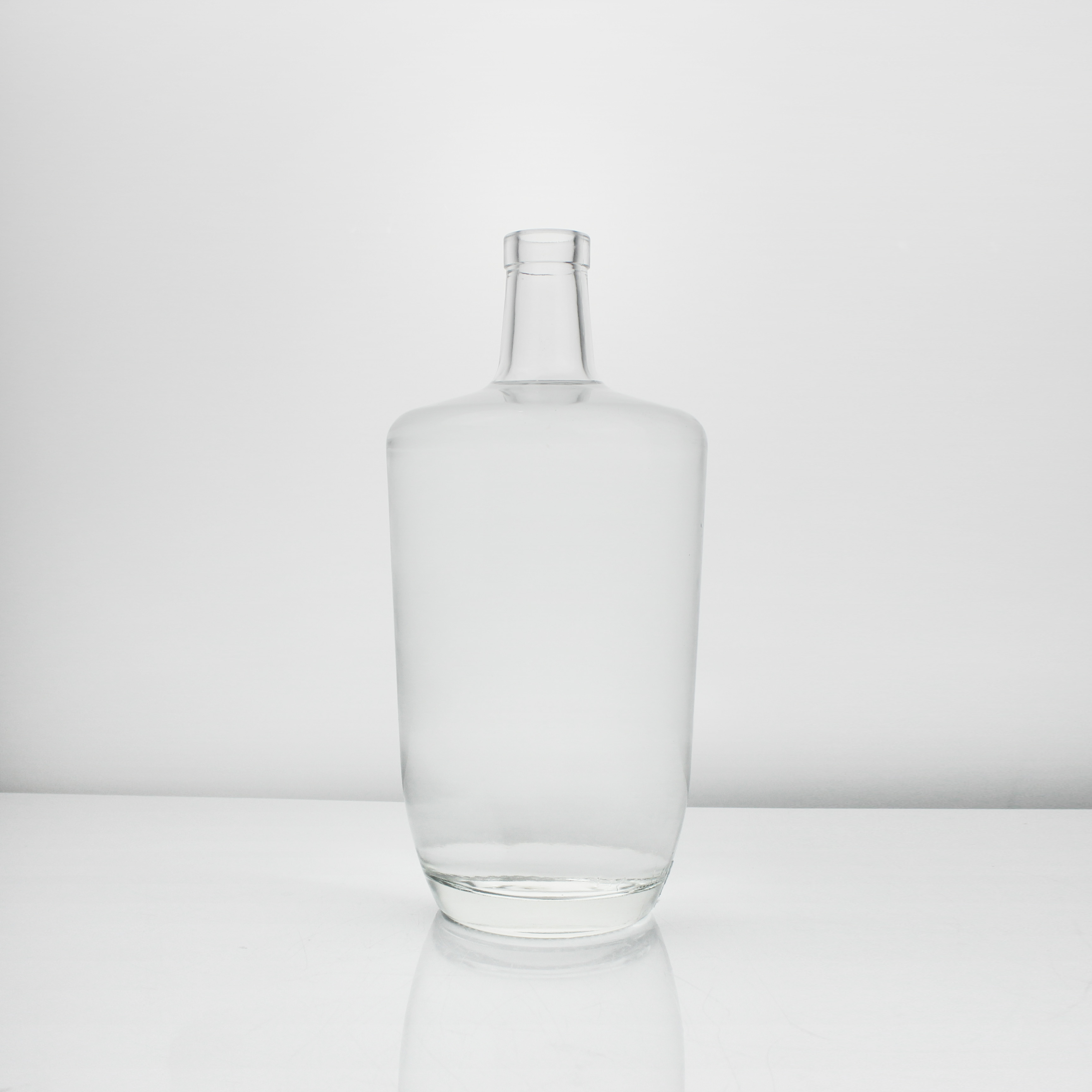 Empty 700ml 750ml 1L Vodka Liquor Glass Bottle Gin Bottles With Cork